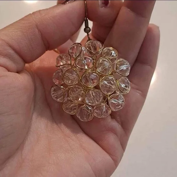 Beautiful Earrings.  They are New, never used. - Picture 2 of 6